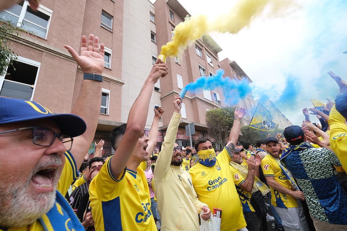 UD Las Palmas: bajada de la guagua por Fondos de Segura