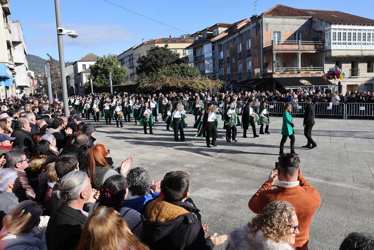 Actuaciones de rondallas y entrega de distinciones a rondalleiros mayores