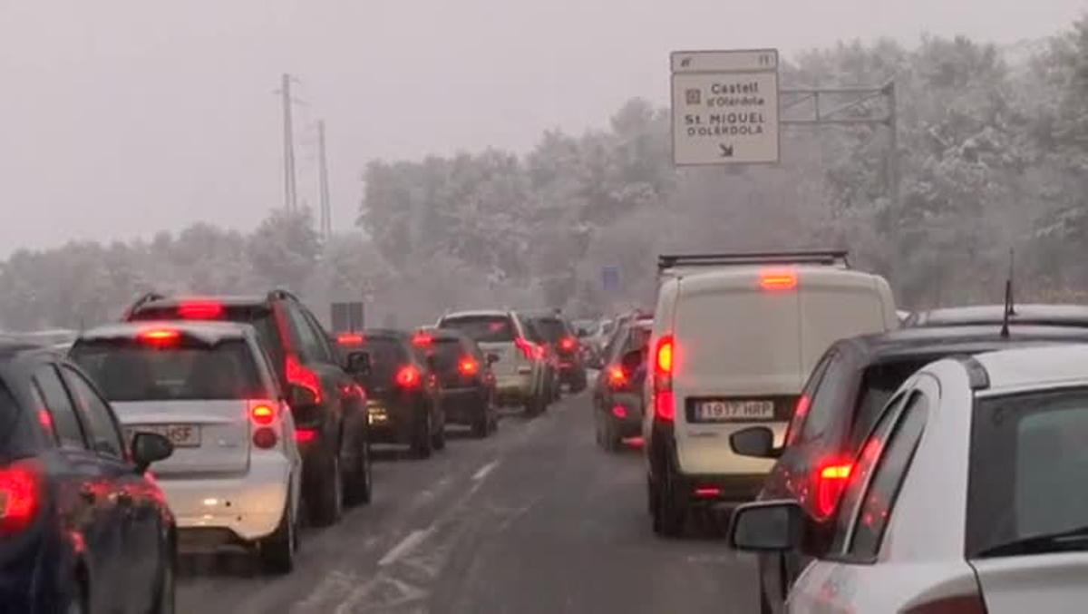 Col·lapse a l’autovia C-15, entre Vilafranca del Penedès i Vilanova i la Geltrú.