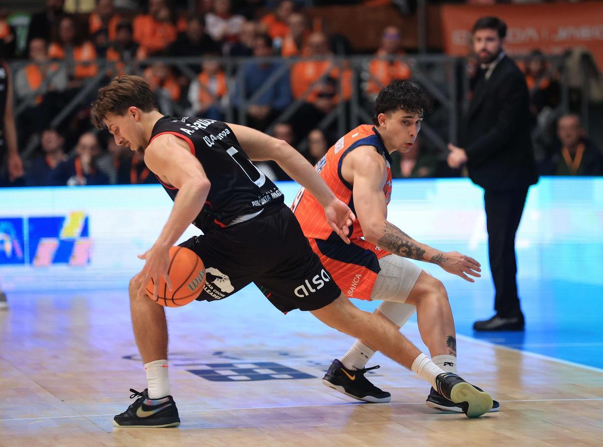 El Leyma Coruña arrasa al Fibwi Palma en el Coliseum (94-72)