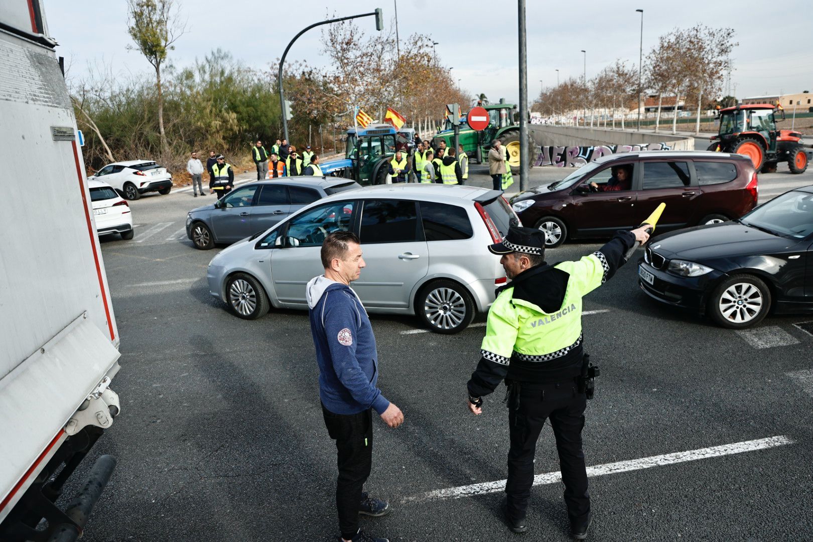 Las primeras tractoradas colapsan València