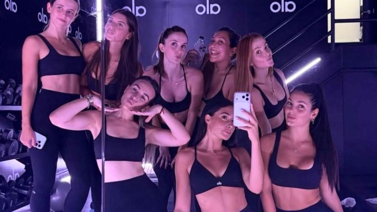 Las novias de los jugadores publican fotos juntas a través de las redes sociales.