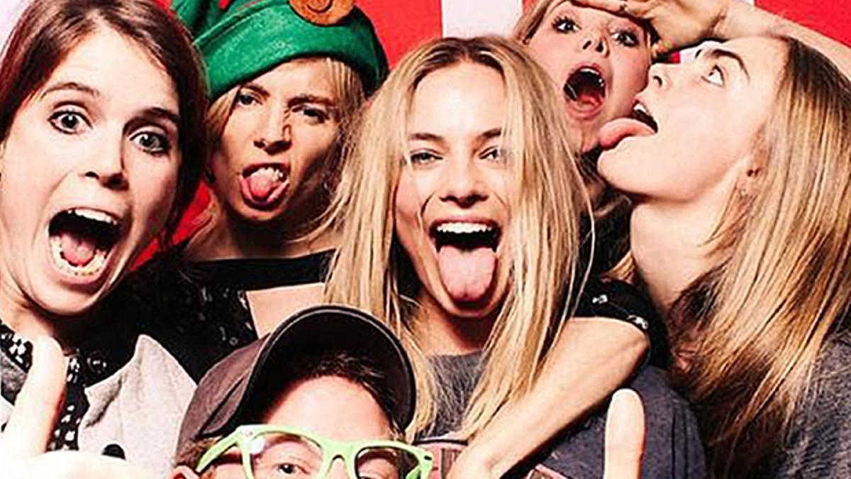 El príncipe Harry con Cara Delevingne, Sienna Miller y Suki Waterhouse