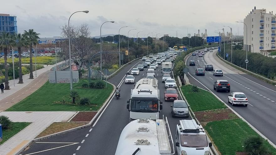 Una protesta de transportistas colapsa las entradas a Palma