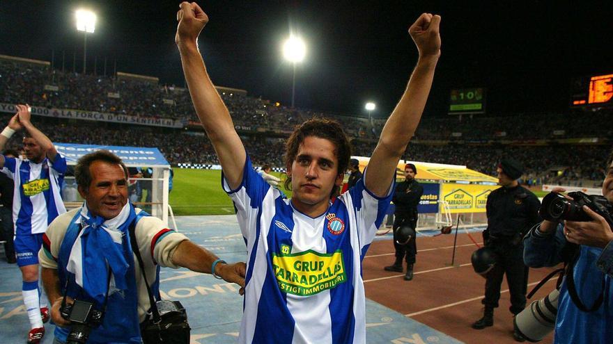 Ferran Corominas celebra el gol que dio la salvación al Espanyol en Montjuïc el 13 de enero de 2006.