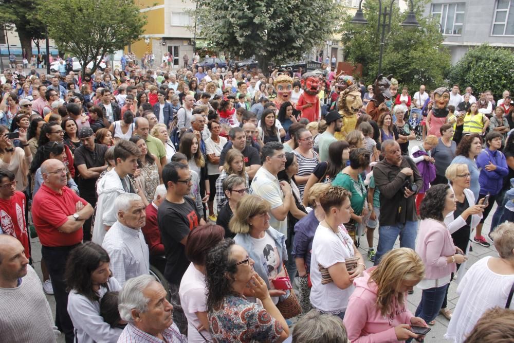 La presidenta de ADICAM se acordó de María Soliño, se mostró "orgullosa de ser de Cangas" y estar en unas fiestas que vive "desde pequeña"