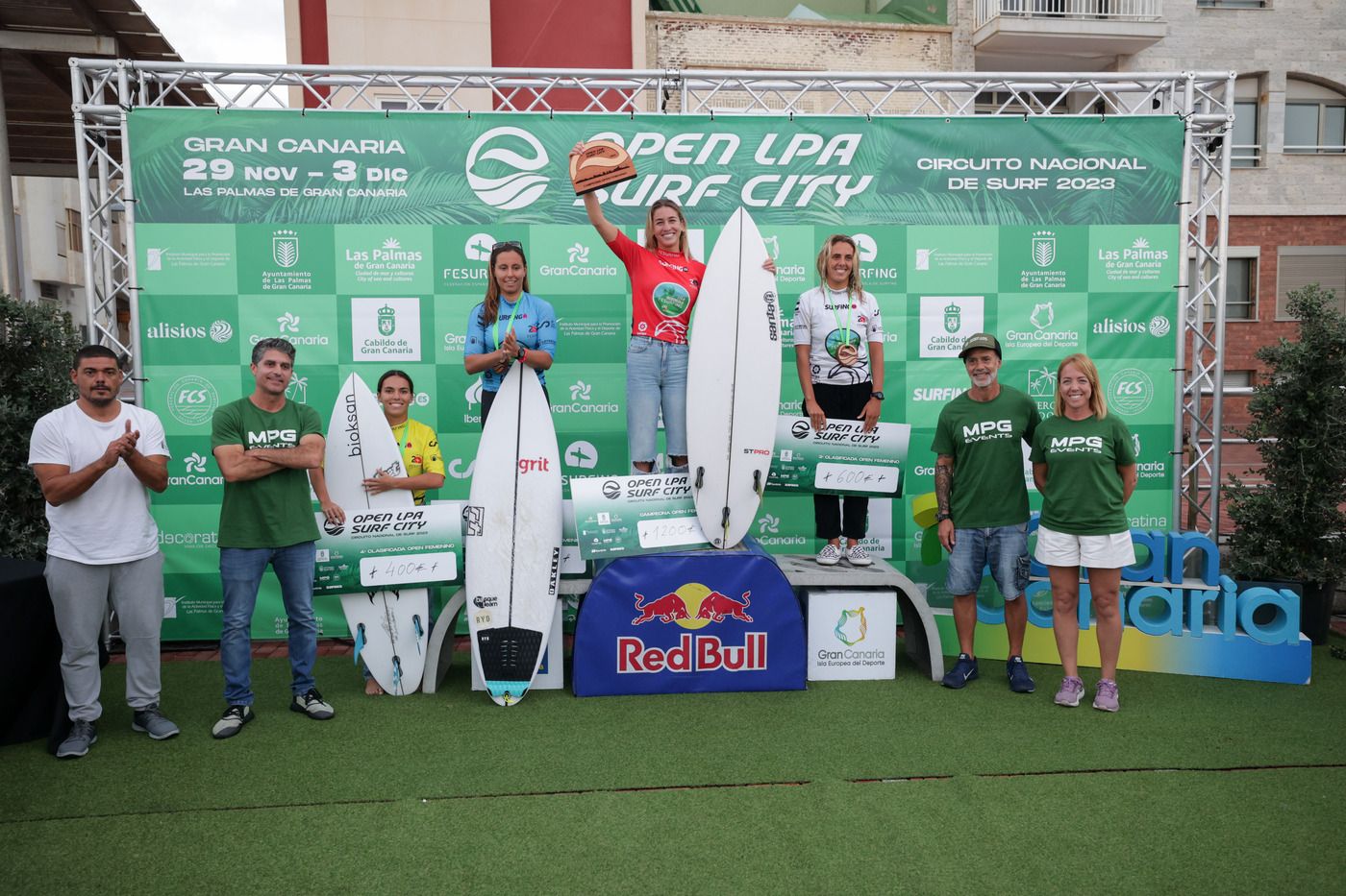 Melania Suárez y Jacobo Trigo ganan el circuito nacional de surf en Las Palmas de Gran Canaria