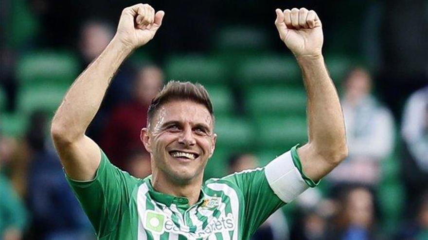 Joaquín renueva una temporada más con el Betis