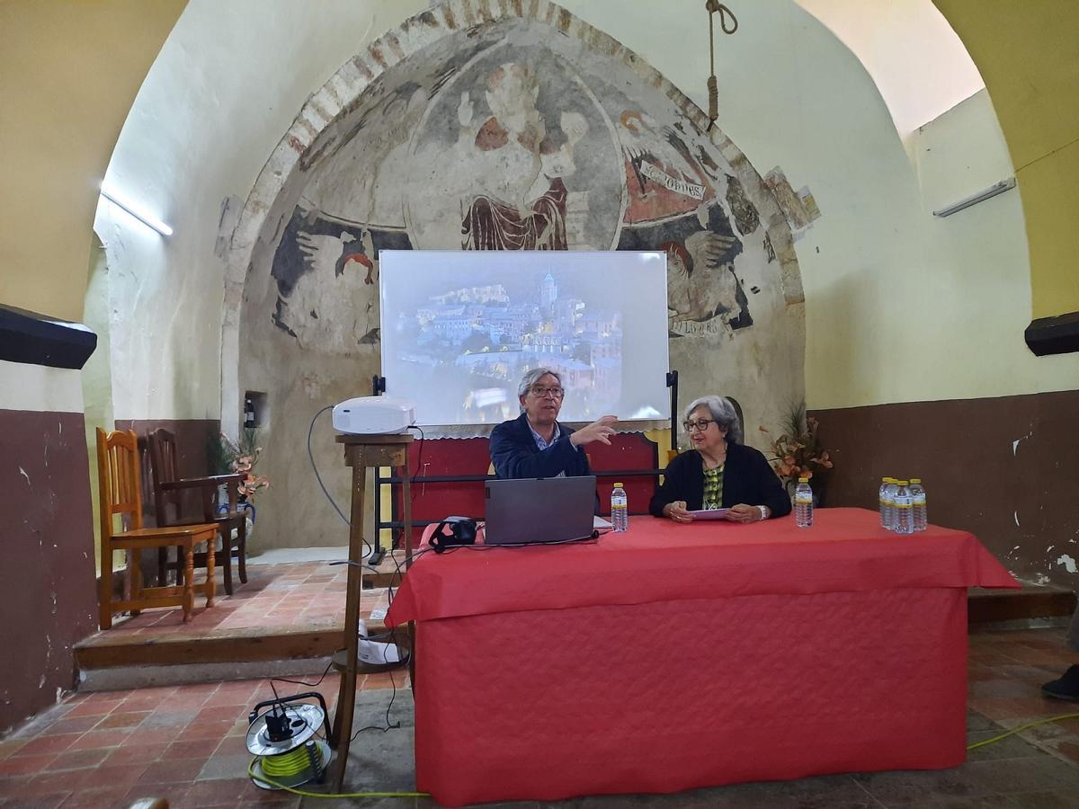 La vicepresidenta de la Academia de San Telmo, Rosario Camacho, impartió una conferencia en Camañas sobre José Molina Lario.