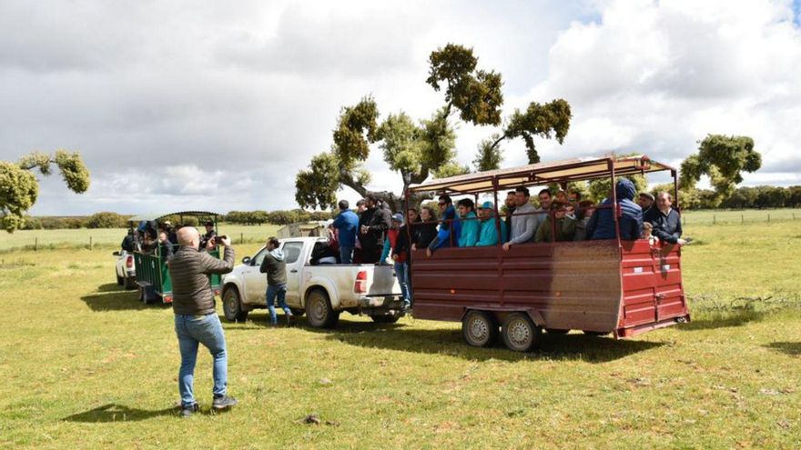 Del Toro y su Tradición visita la finca de Juan Luis Fraile y María Cascón