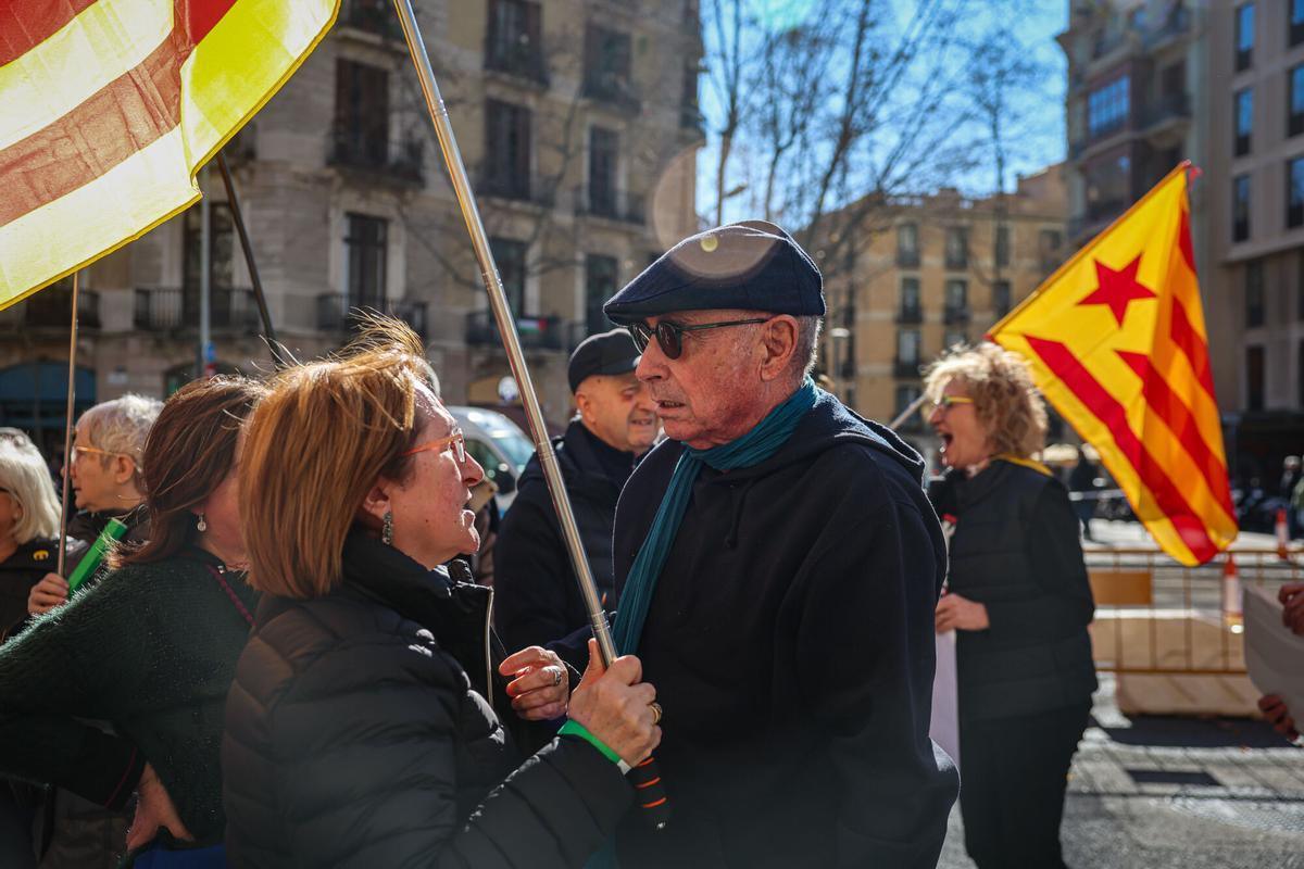 Lluís Llach a la manifestació convocada per l'ANC i el Consell de la República per denunciar la situació de Rodalies.