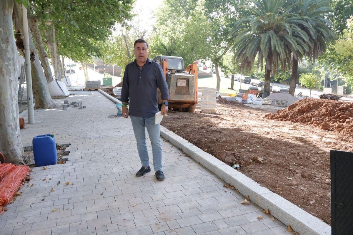 Ruiz Madruga visita la obra en Madres Escolapias.