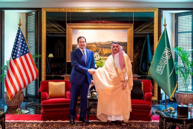EEUU da luz verde a la venta de bombas planeadoras a Arabia Saudí en medio de la guerra con Irán