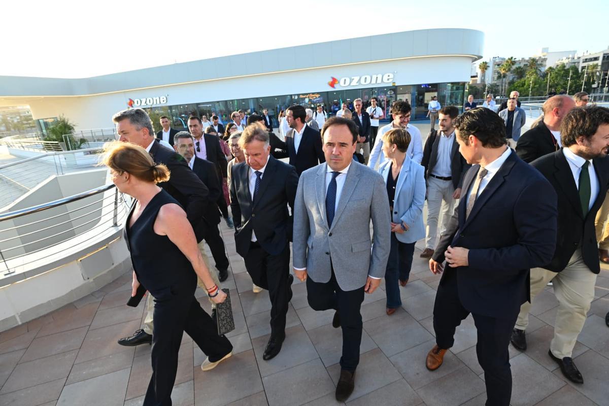 Torrevieja estrena el Paseo del Mar como nuevo espacio de ocio en el puerto