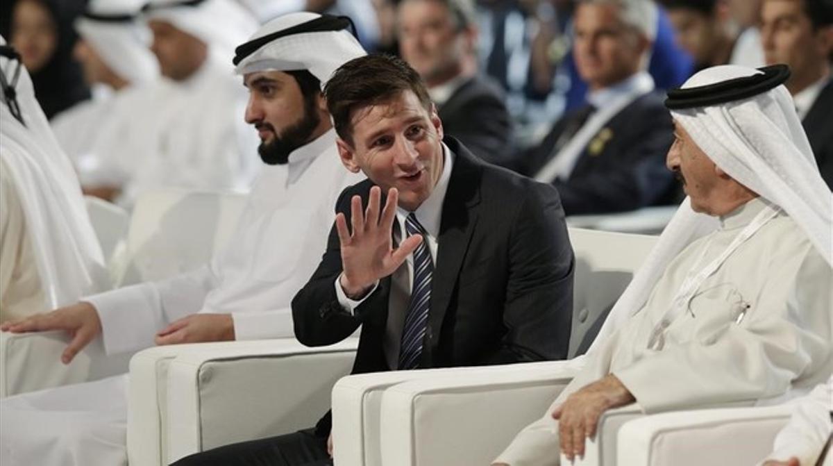 Messi saluda en un moment de la conferència d’obertura dels Globe Soccer Awards, a Dubai.