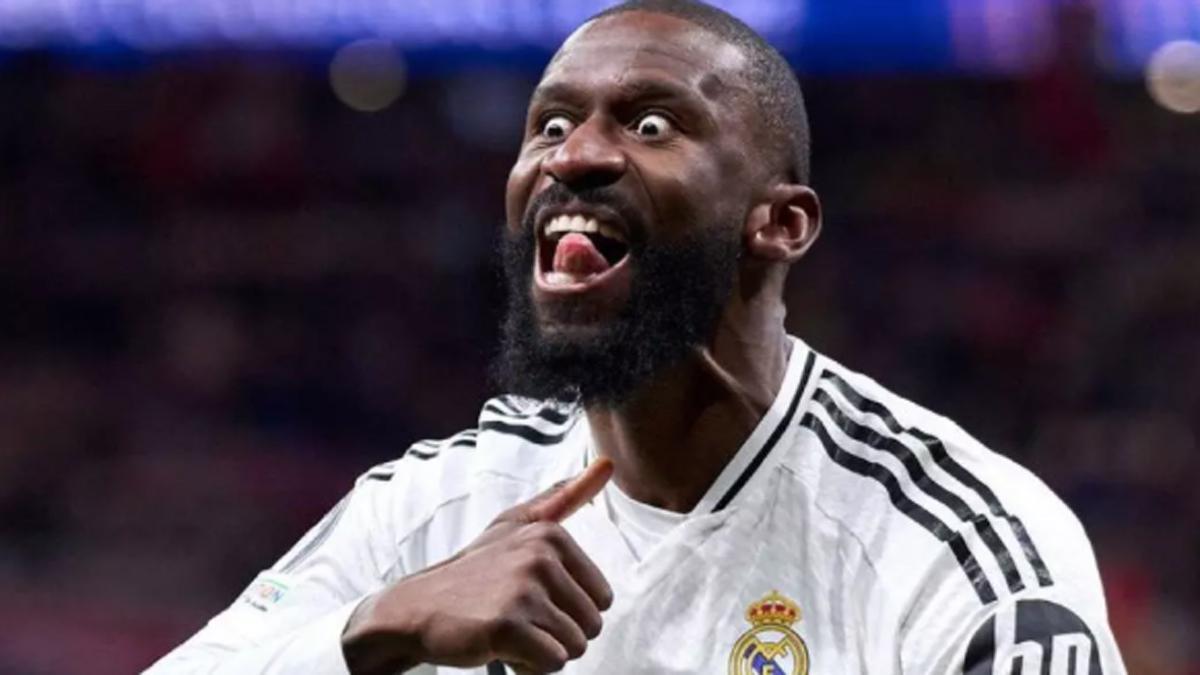 Antonio Rüdiger, haciendo un gesto amenazante de degollar a un rival