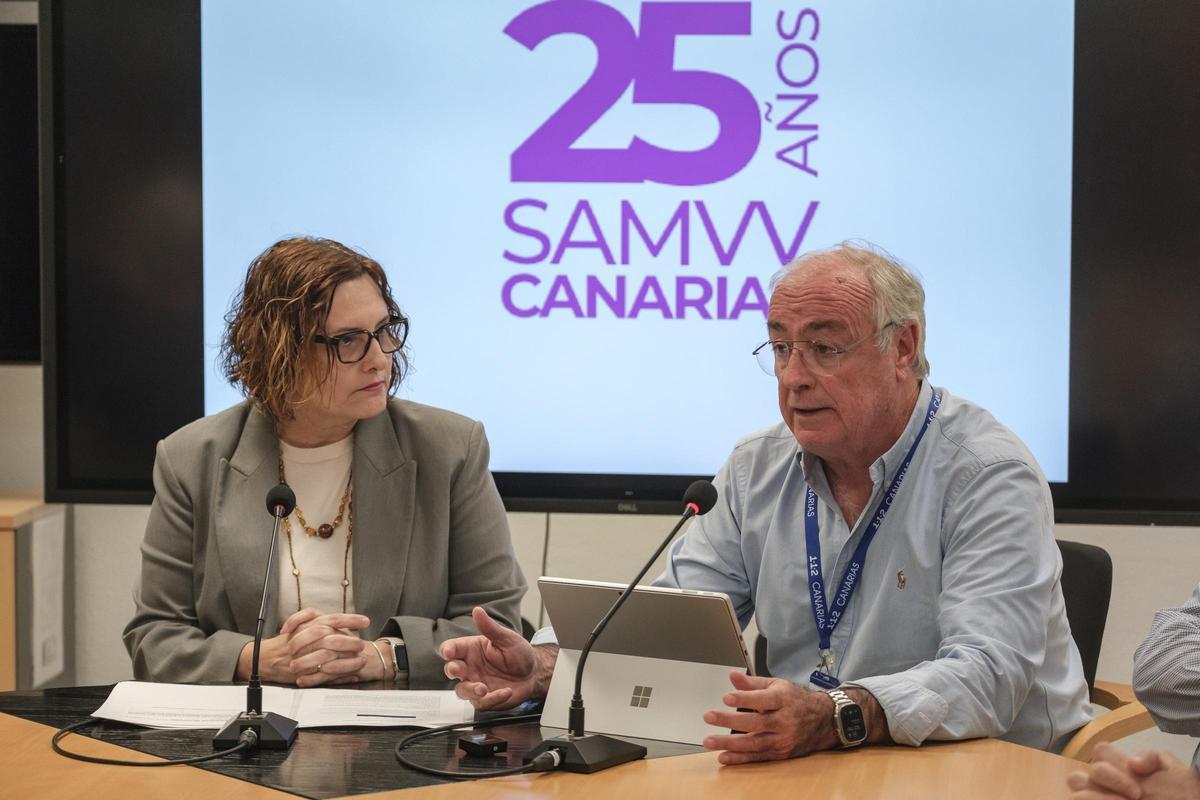 La consejera de Bienestar Social, Igualdad, Juventud, Infancia y Familias, Candelaria Delgado y el director general de Emergencias del Gobierno de Canarias, Fernando Figuereo.