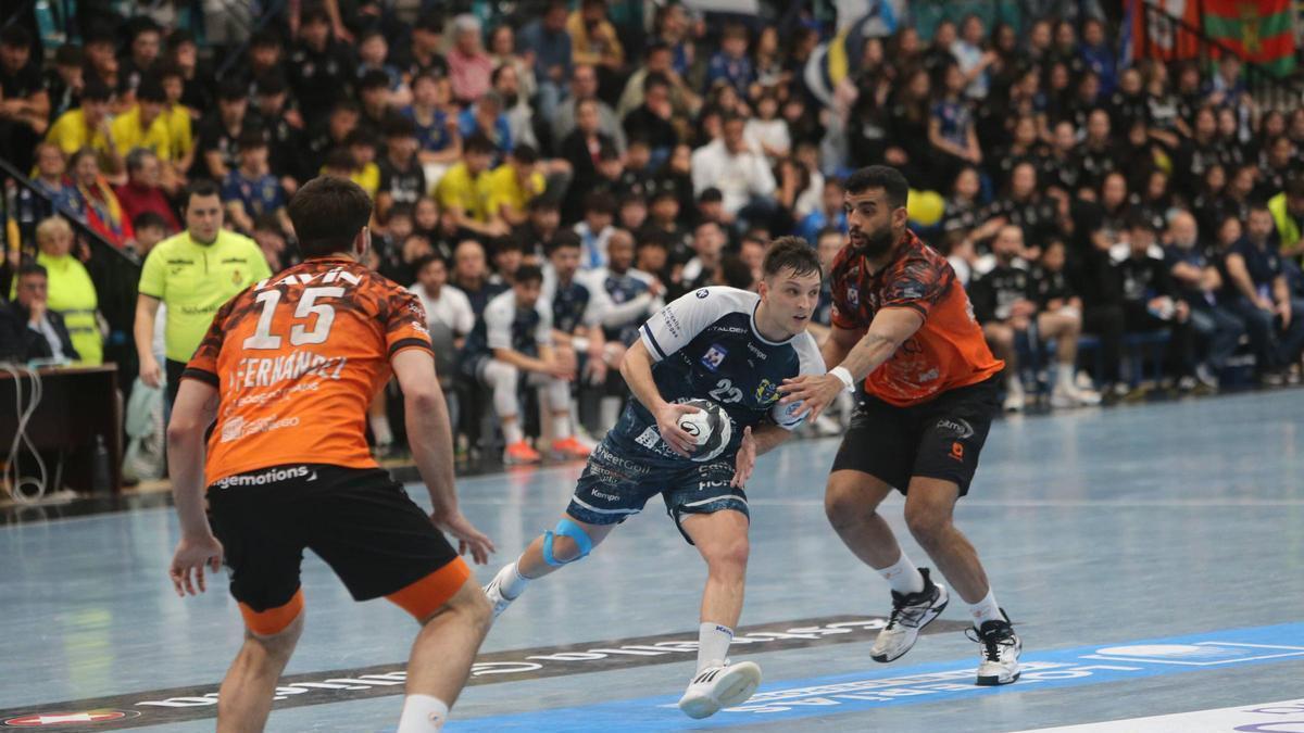 Nico D'Antino en un partido anterior contra el Torrelavega en O Gatañal.
