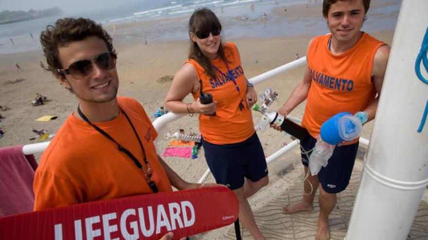 Primeros auxilios en la playa: lo que necesitas saber para una urgencia en  verano