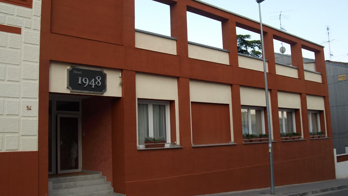 L&#039;Hotel 1948, situat a la carretera de Santpedor de Manresa