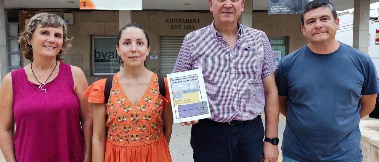 Impulsores del libro que será presentado el próximo sábado en Benifairó. | LEVANTE-EMV