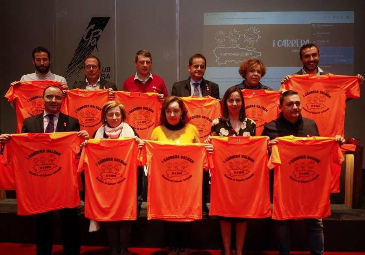 Detrás, de izquierda a derecha, Javier Martínez, José Antonio Vecino, José Ramón Feito, Fran Laviana, Eva López y Alberto Pajares. Delante, también de izquierda a derecha, Alejandro Díaz, Amparo Antuña, Rosa Rodríguez, María Rodríguez y Fernando Villacampa.