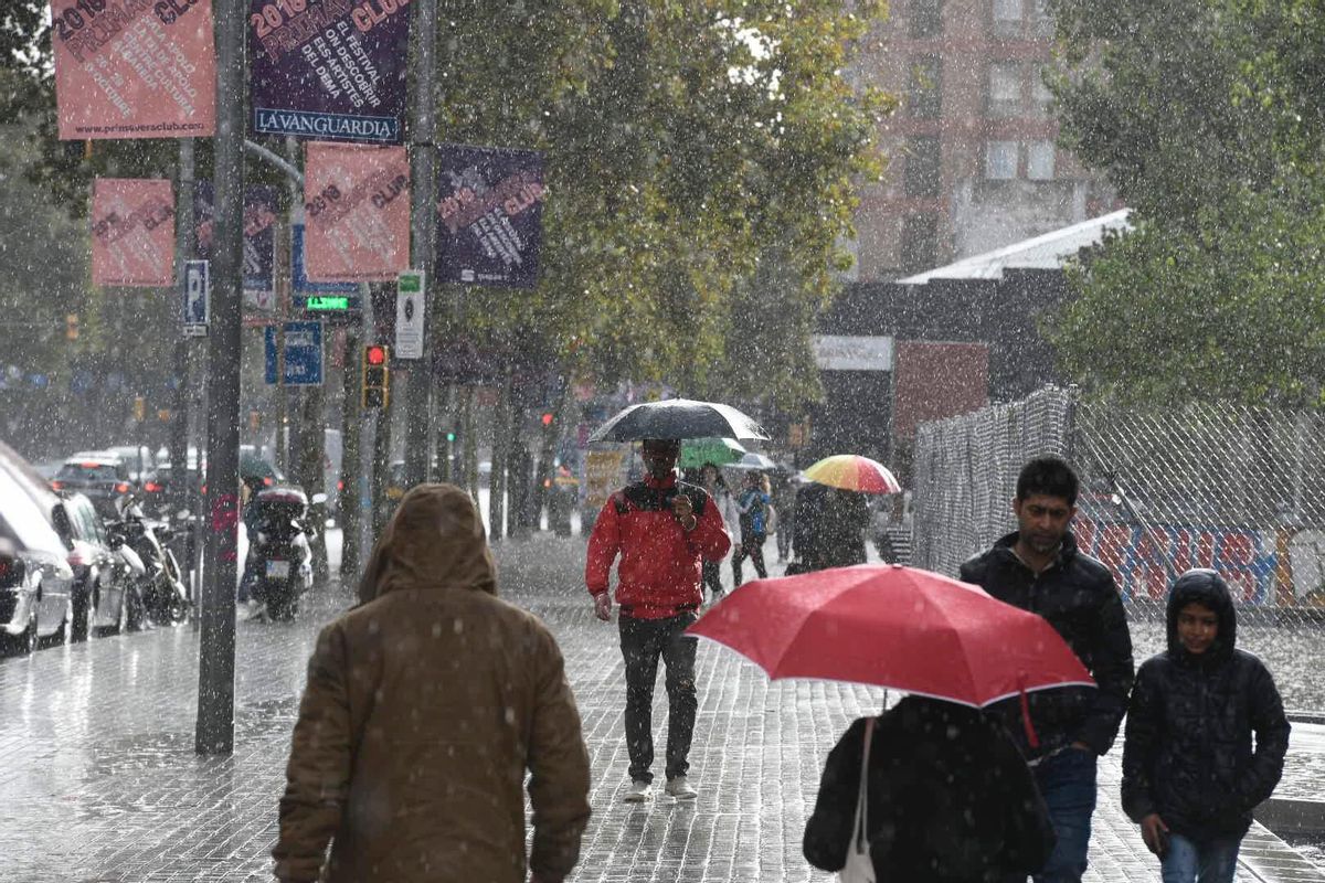 Un día de lluvia en el Paral·lel de Barcelona