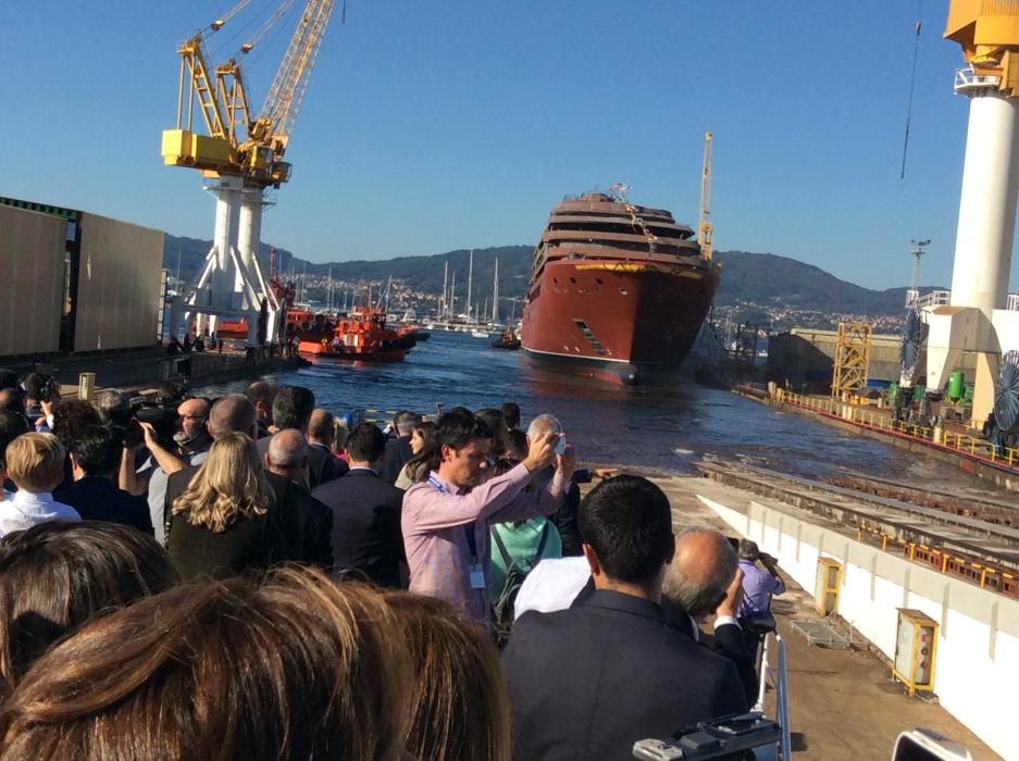 La botadura del crucero de "ultralujo" // Marta Clavero