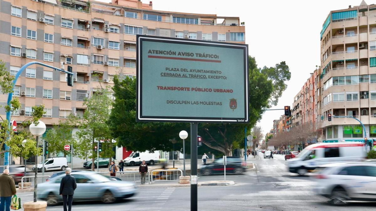 Las pantallas de la Zona de Bajas Emisiones de Alicante recuperan los datos sobre contaminación