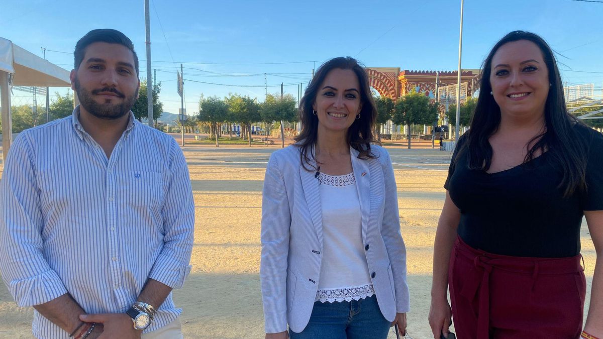 Miguel Castellano, Yolanda Almagro y Marta León, en el recinto ferial de El Arenal.