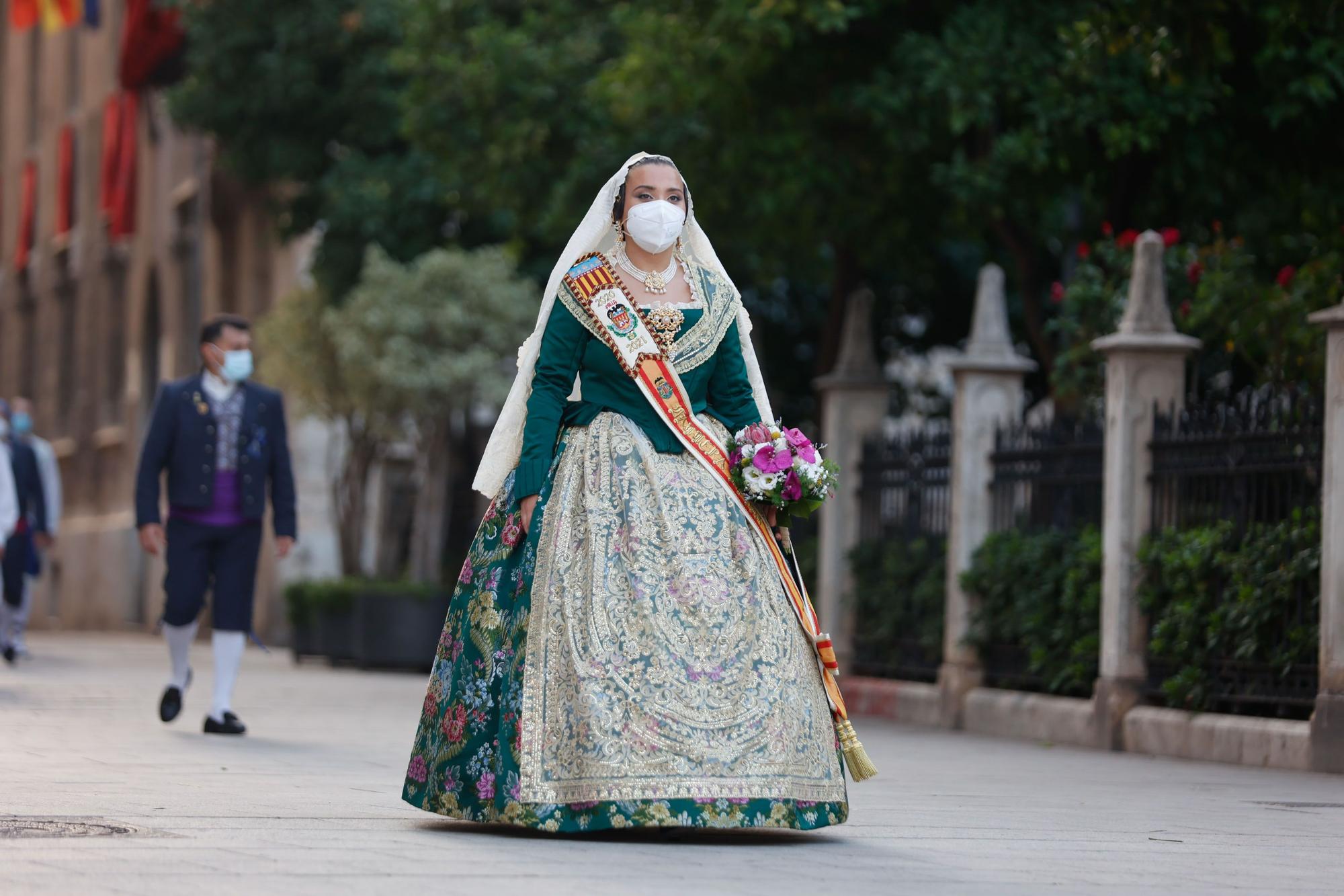 Búscate en el segundo día de Ofrenda por la calle Caballeros (entre las 19.00 y las 20.00 horas)