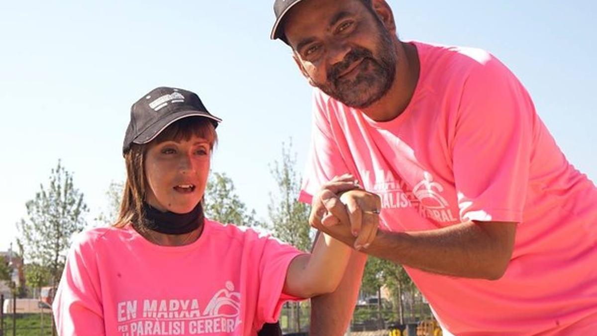 José Corbacho y la joven Noe Gaya, una chica de 37 años con daño cerebral adquirido, son los protagonistas del cartel de la carrera solidaria.