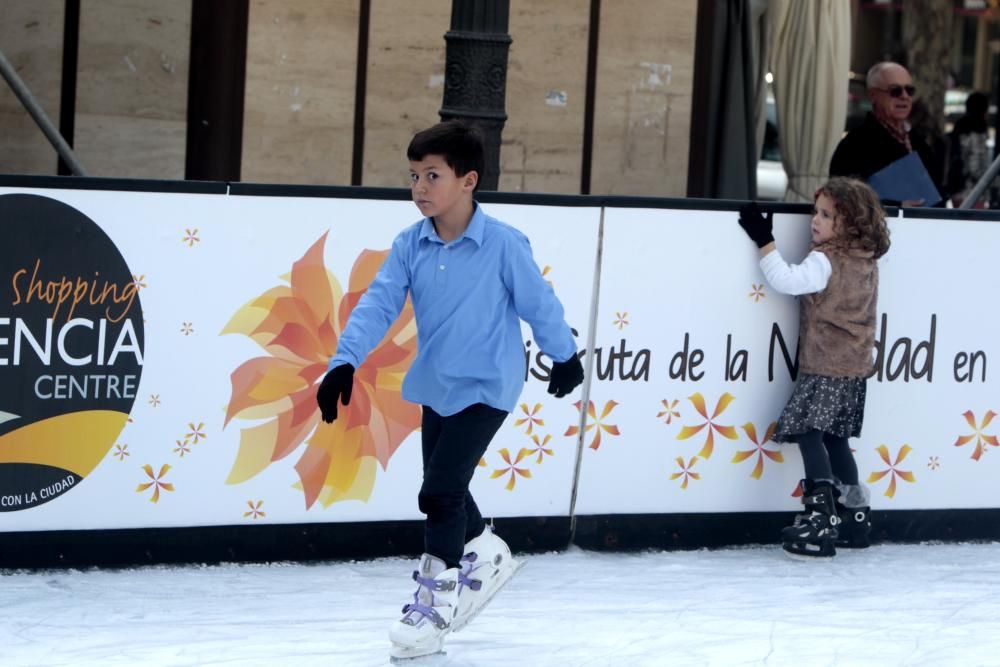 Pista de hielo y tiovivo en la Plaza del Ayuntamiento