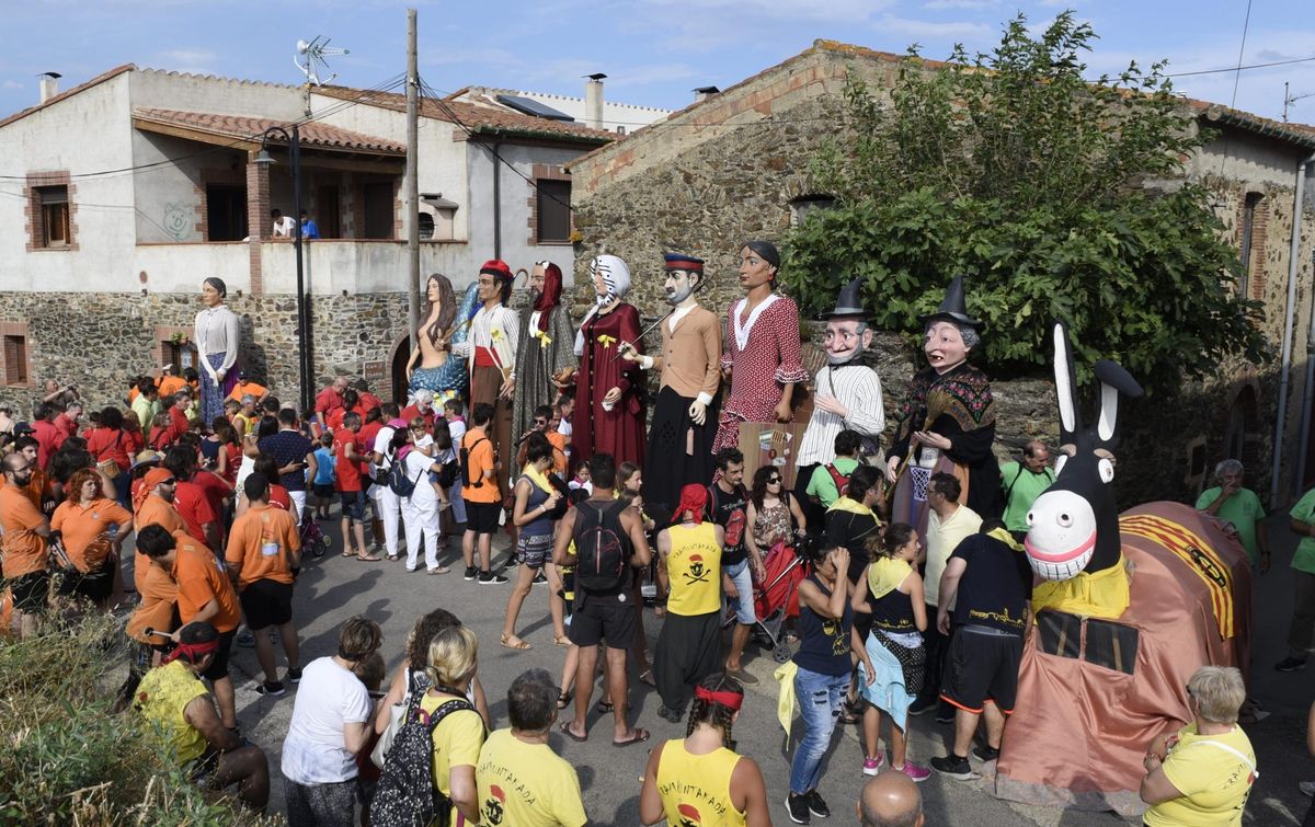 Imatge d'una trobada gegantera de la festa d'Espolla
