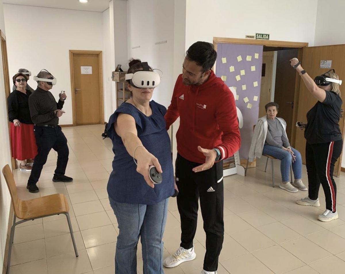 Las usuarias, durante una de las sesiones terapéuticas en Chapela.