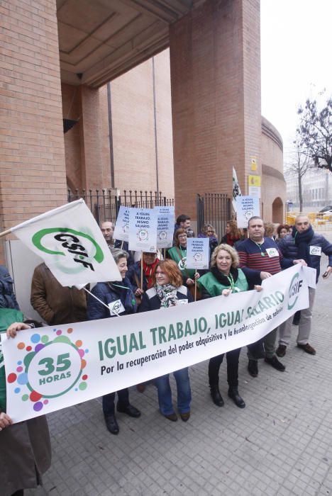 Concentració a Girona per reclamar millores salarials per als funcionaris de l'Estat