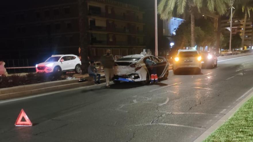 Un taxi ha recibido el golpe en la parte trasera.