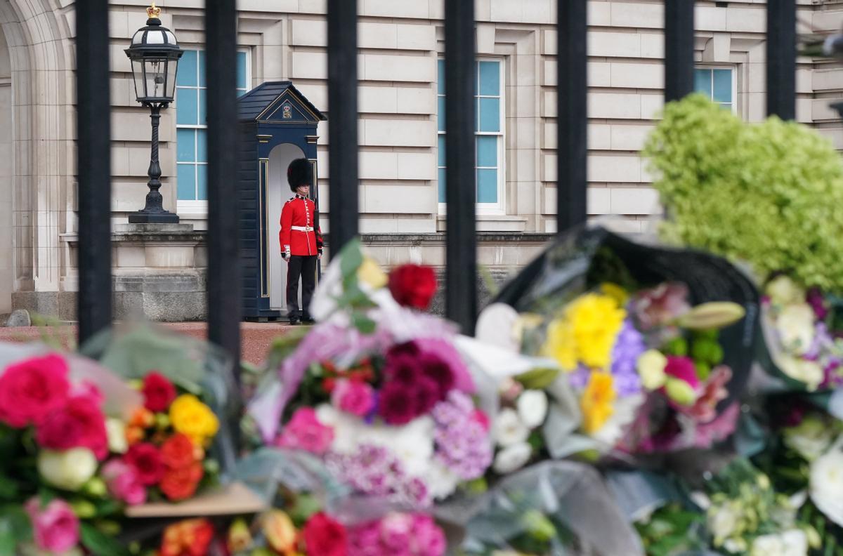 Tributo a Isabel II frente al palacio de Buckingham