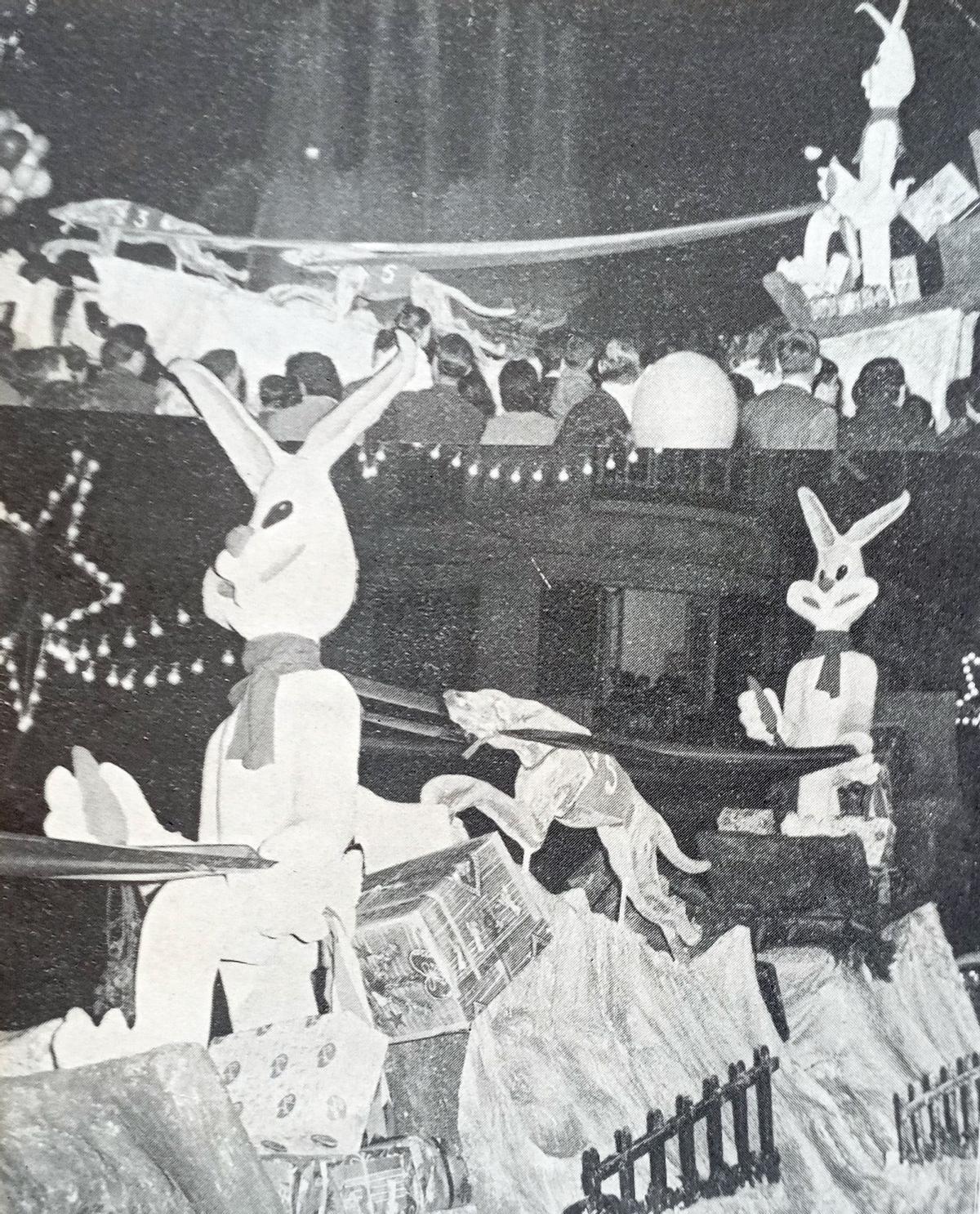 La Cabalgata de Reyes de 1966 contó con una carroza de la Agrupación Hípico Galguera de Málaga, con liebres gigantes y galgos.