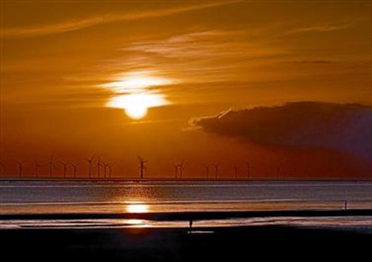 El sol rojizo en el canal de la Mancha, a finales del pasado mes de abril.