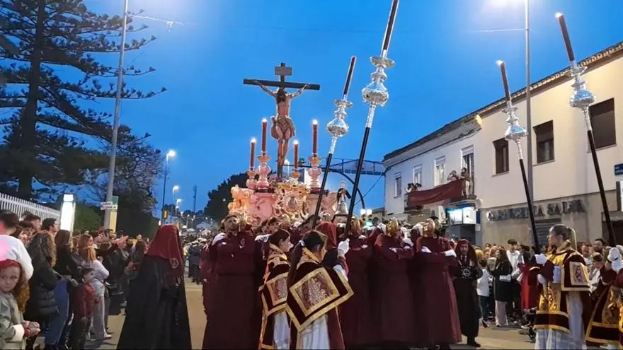 El Cristo de Hermandad Caridad procesiona por el Puerto de la Torre