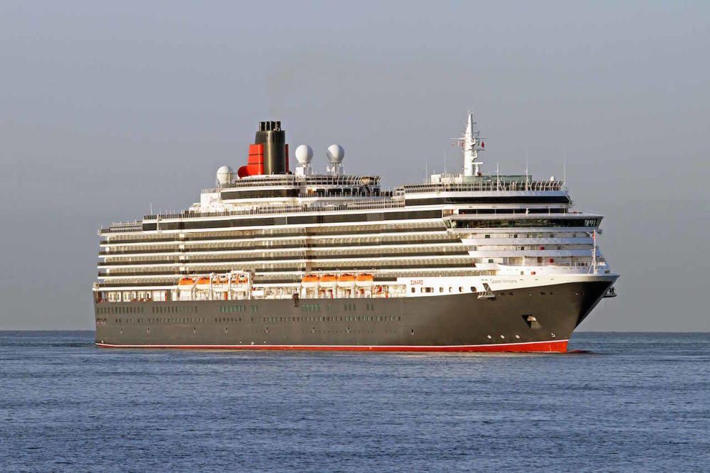 Un megayate y seis cruceros en el puerto de Palma