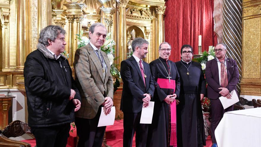 El obispo entrega a Israel López las riendas de la Semana Santa de Zamora