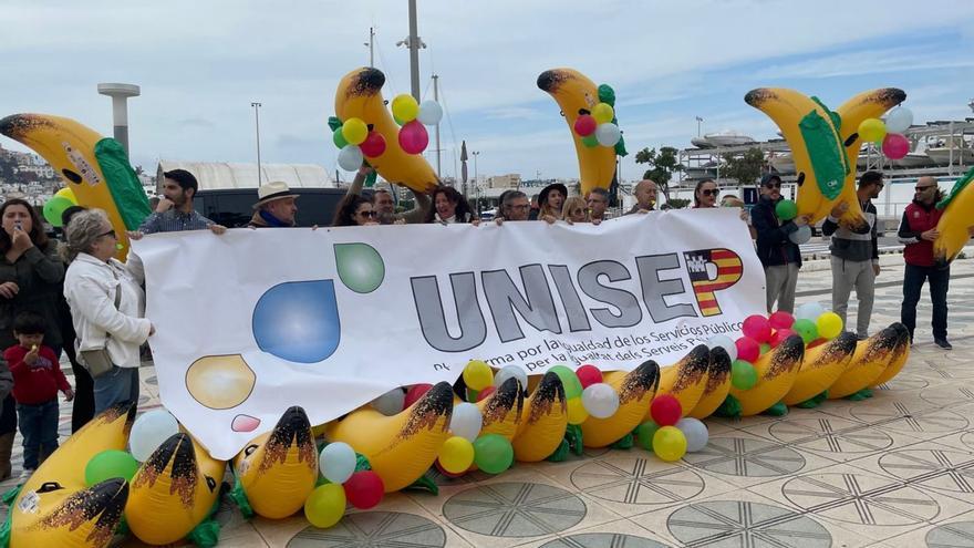 Acto de protesta, ayer, frente a la Casa del Mar de Eivissa. | D. I.