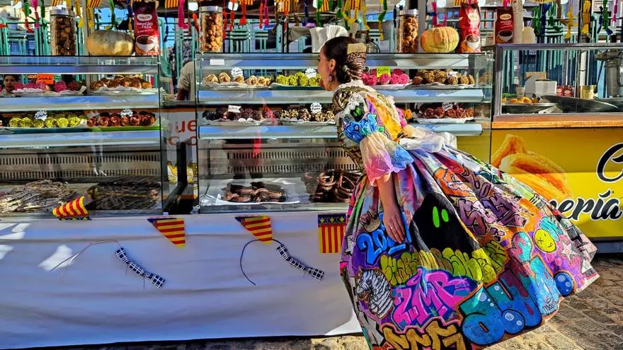 Un cambio transgresor: Los grafitis pasan de la pared a la tela fallera