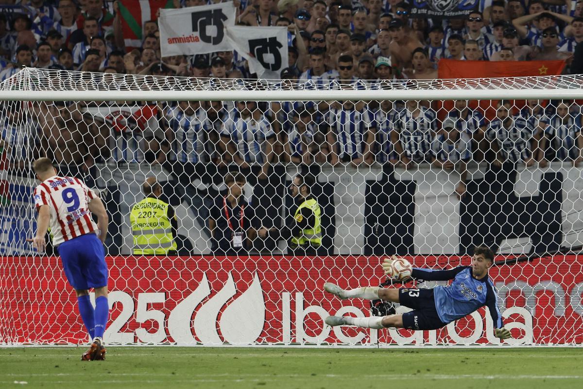 Sorloth falló el primer penalti de la tanda en la que se impuso la Real Sociedad sobre el Atlético de Madrid