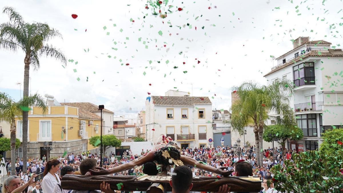 Imagen de la procesión matinal del Cristo del Perdón.