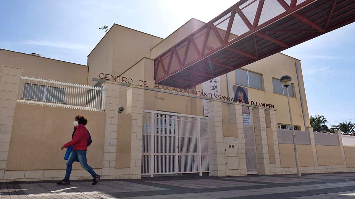 Las aulas de Infantil del centro Carmelitas de Elda, cerradas y a la espera de la desinfección. | ÁXEL ÁLVAREZ