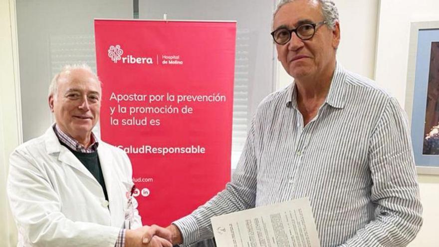 Ribera Hospital de Molina y la asociación Cirugía Solidaria firman un convenio