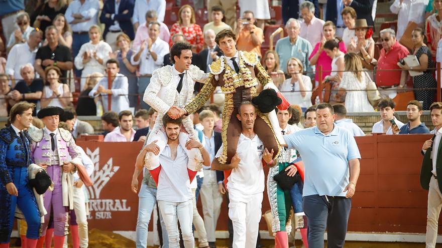 Lagartijo y Roca Rey triunfan en Los Califas